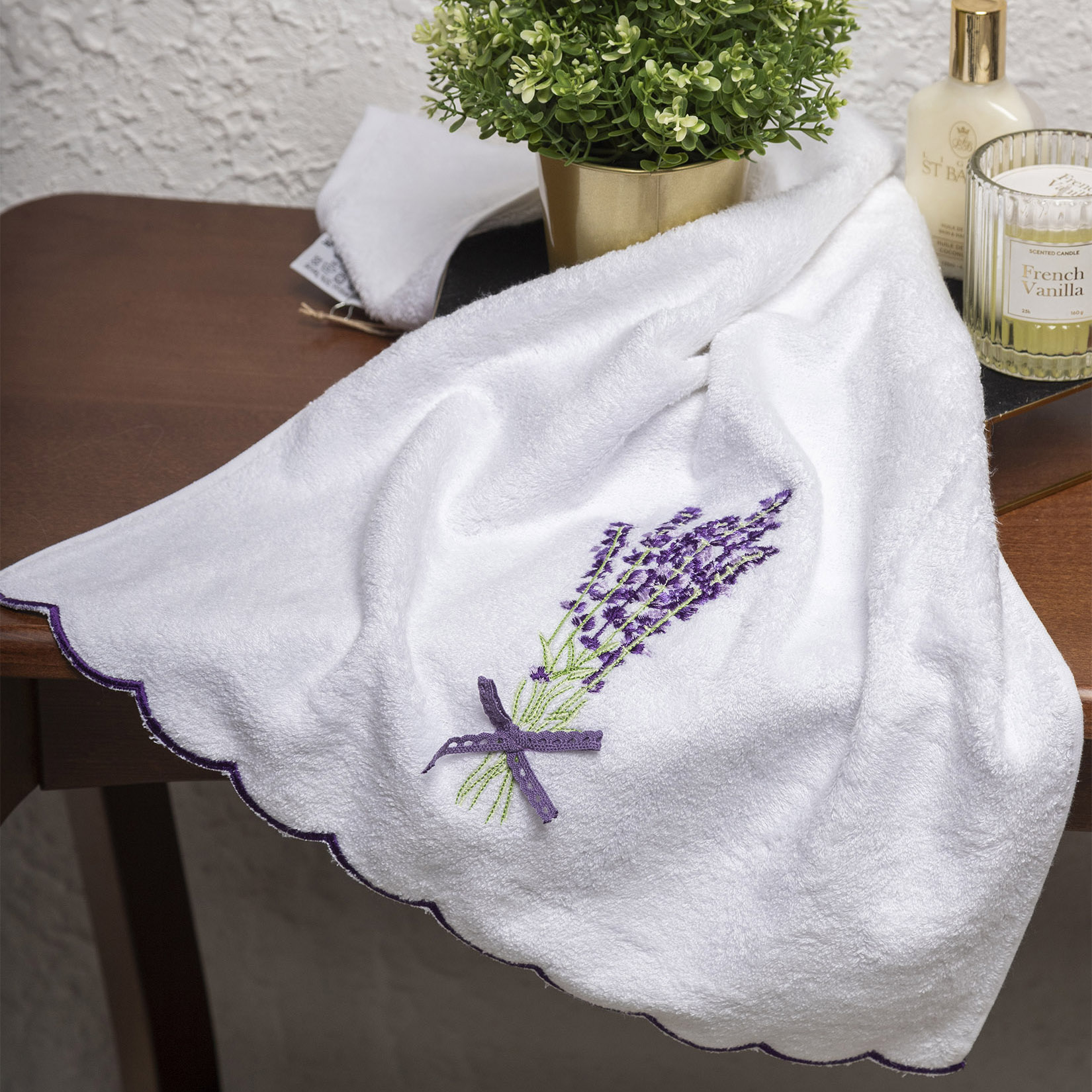 Полотенце ЛАВАНДА-1 белое