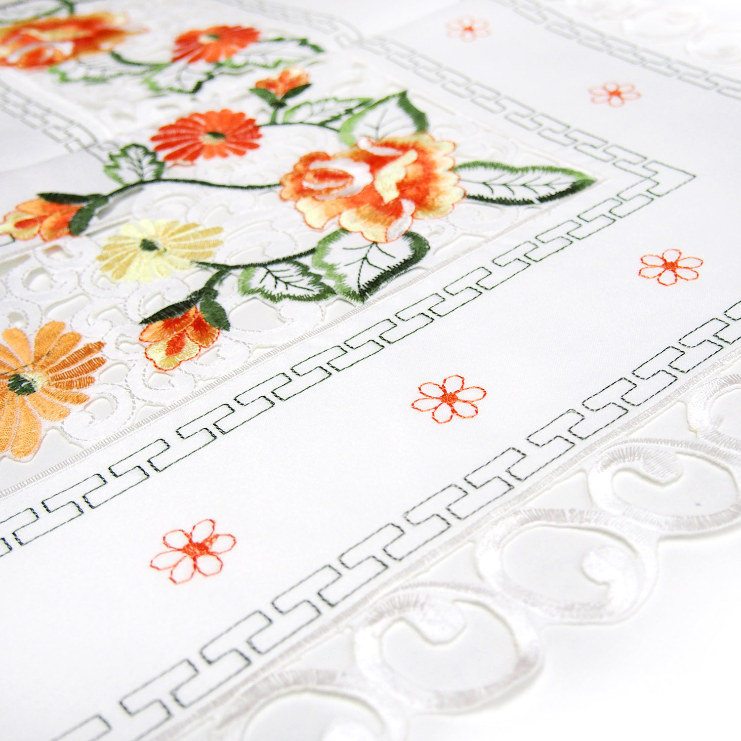 Скатерть 2288 белая