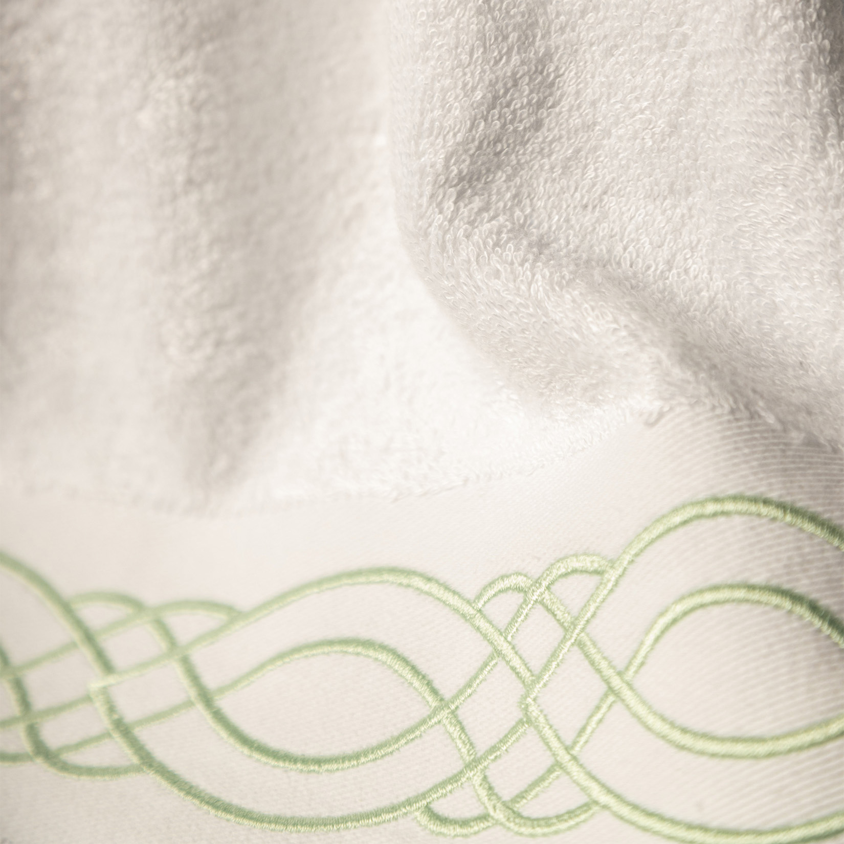 Полотенце ЛЮКСУРИ белое