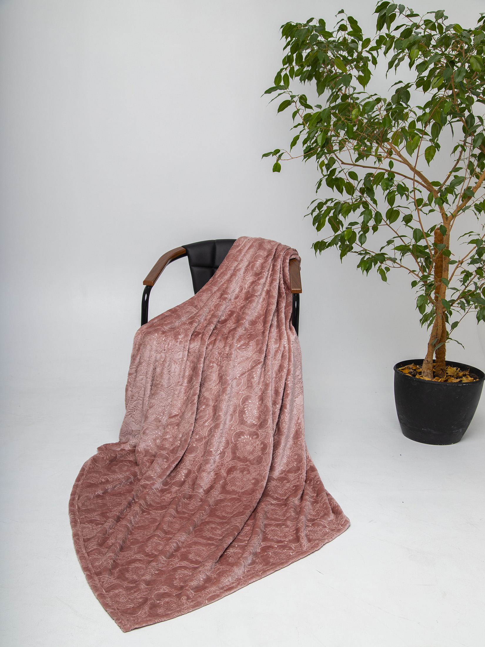 Плед ОЛИВИЯ однотонный с тиснением розовый вензель 19-10