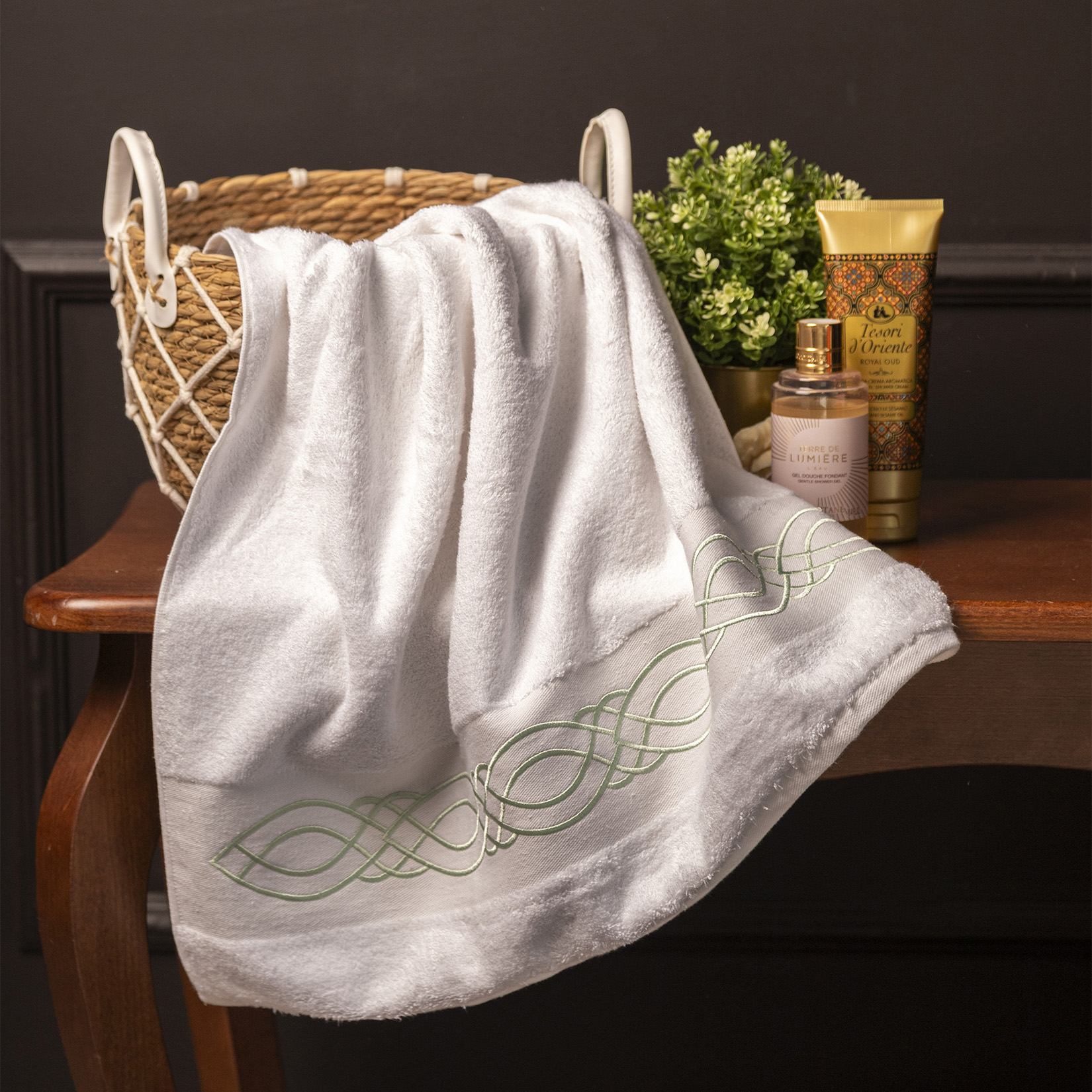 Полотенце ЛЮКСУРИ белое