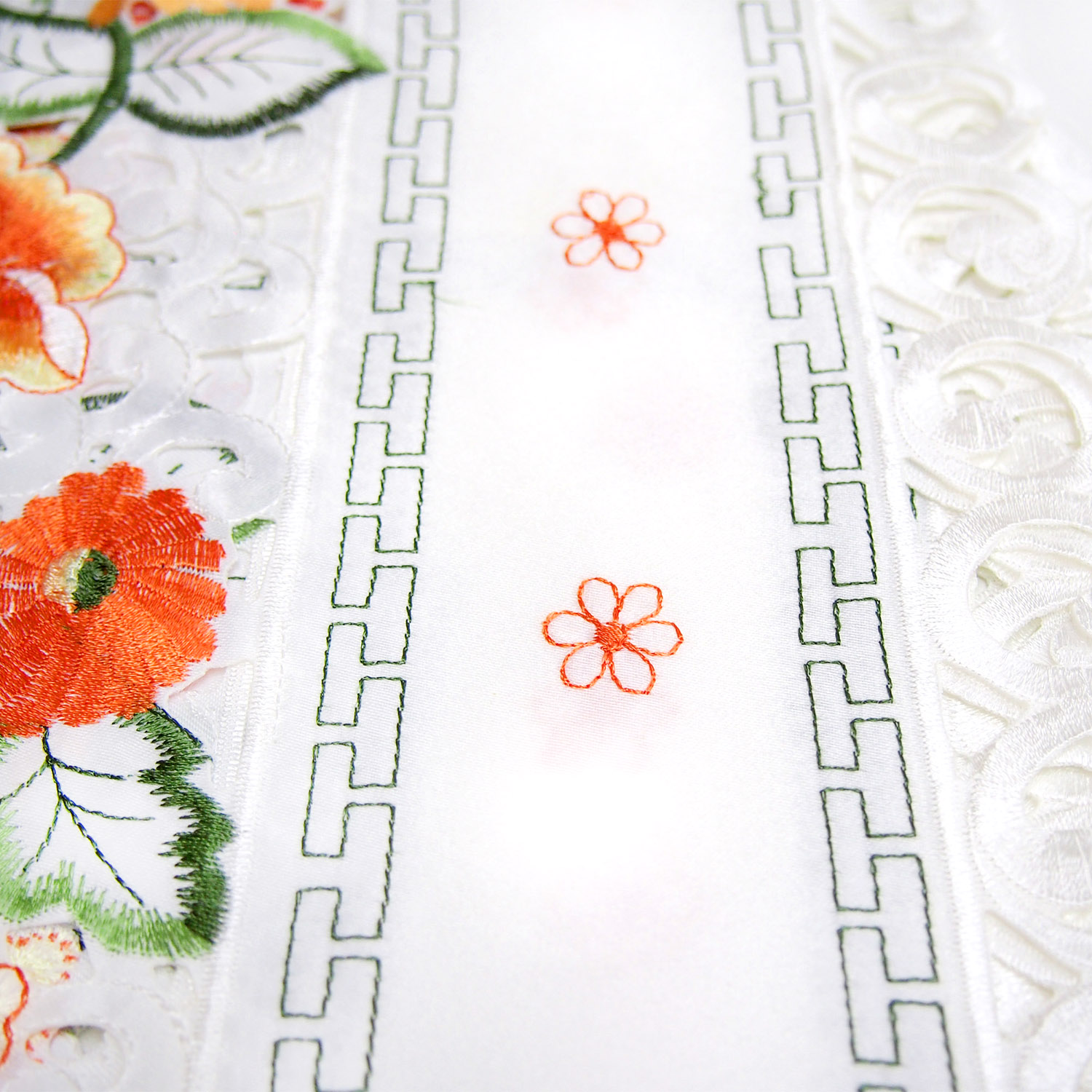 Скатерть 2288 белая