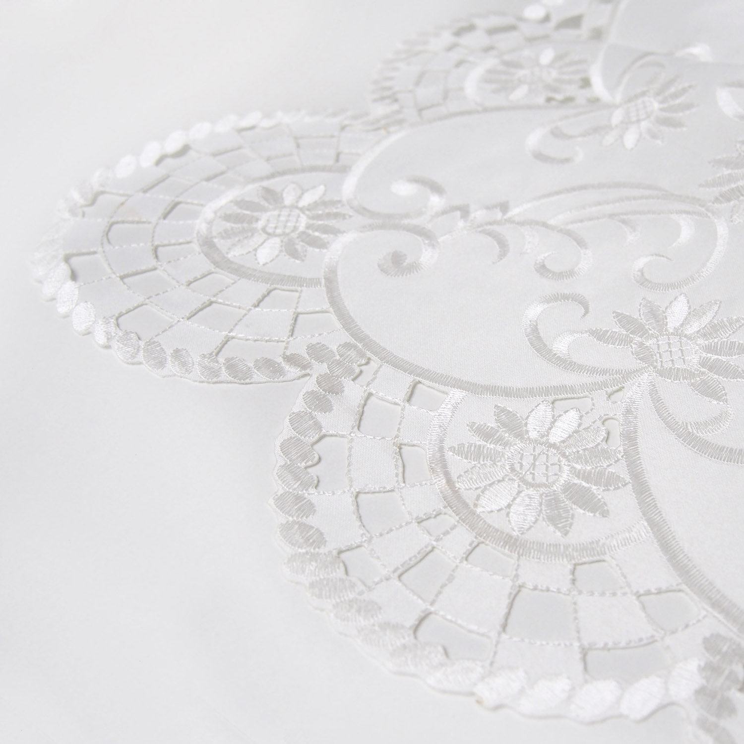 Скатерть 3886 белая