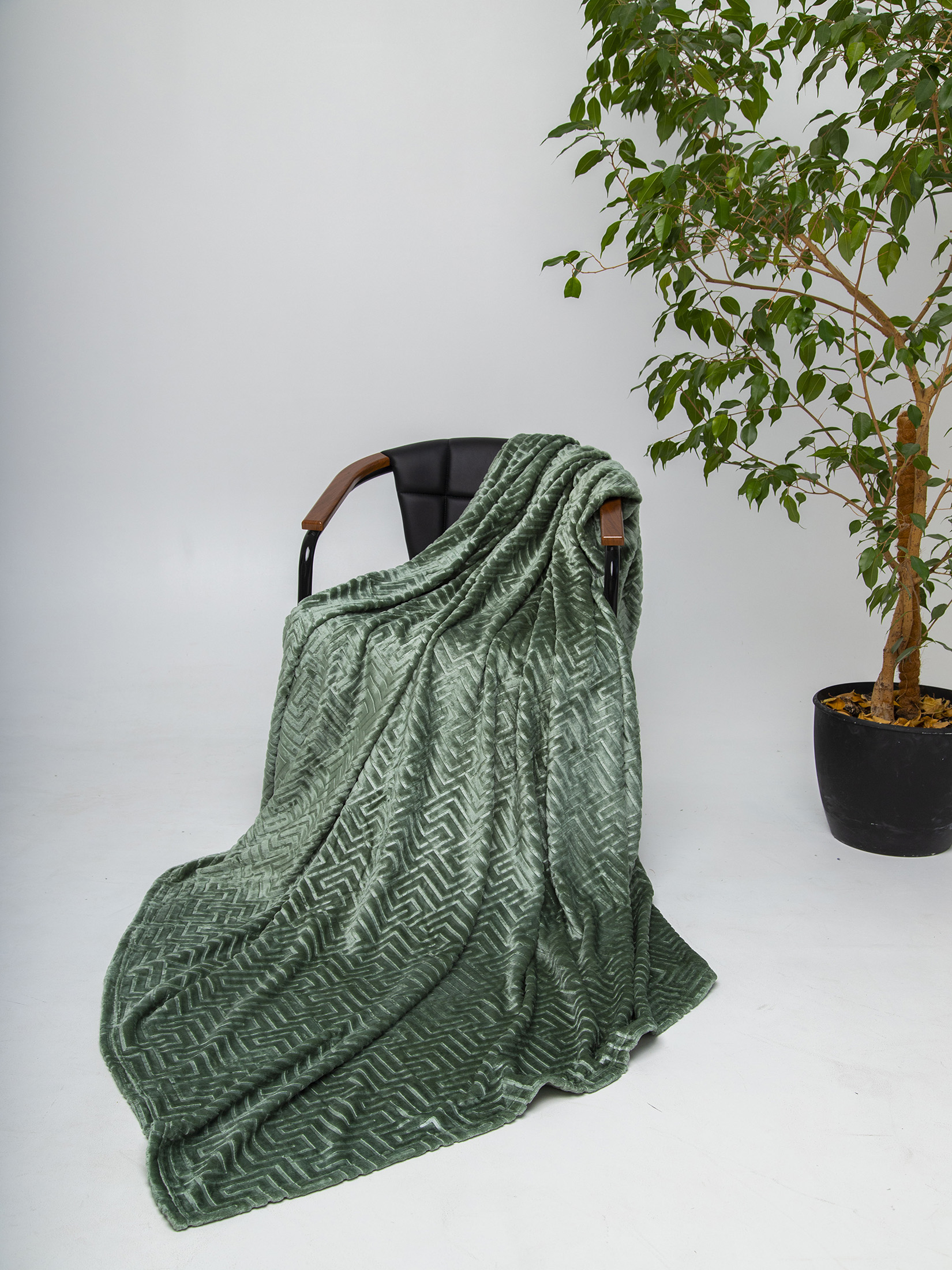 Плед ОЛИВИЯ однотонный с тиснением зеленый лабиринт 20-12