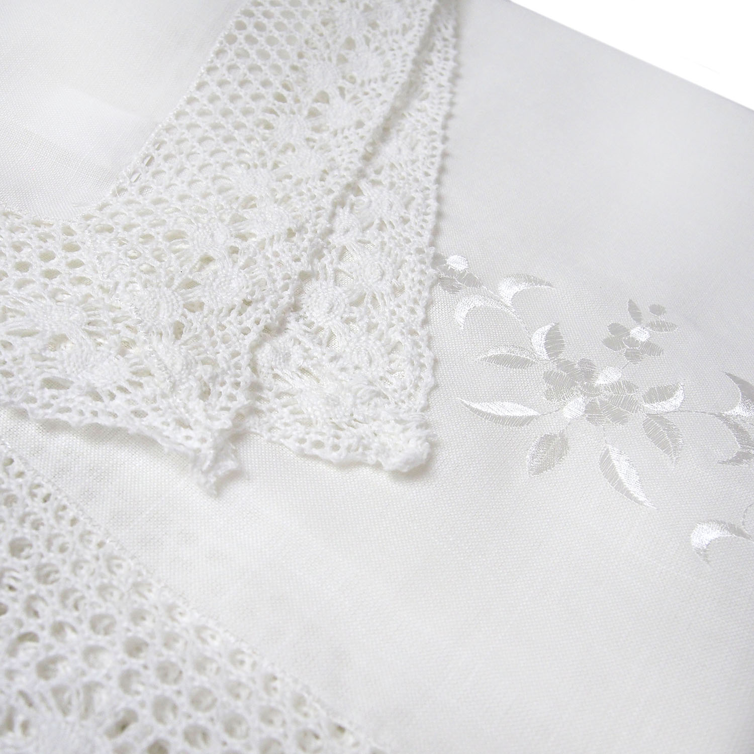 Скатерть 1806 150х150см белая