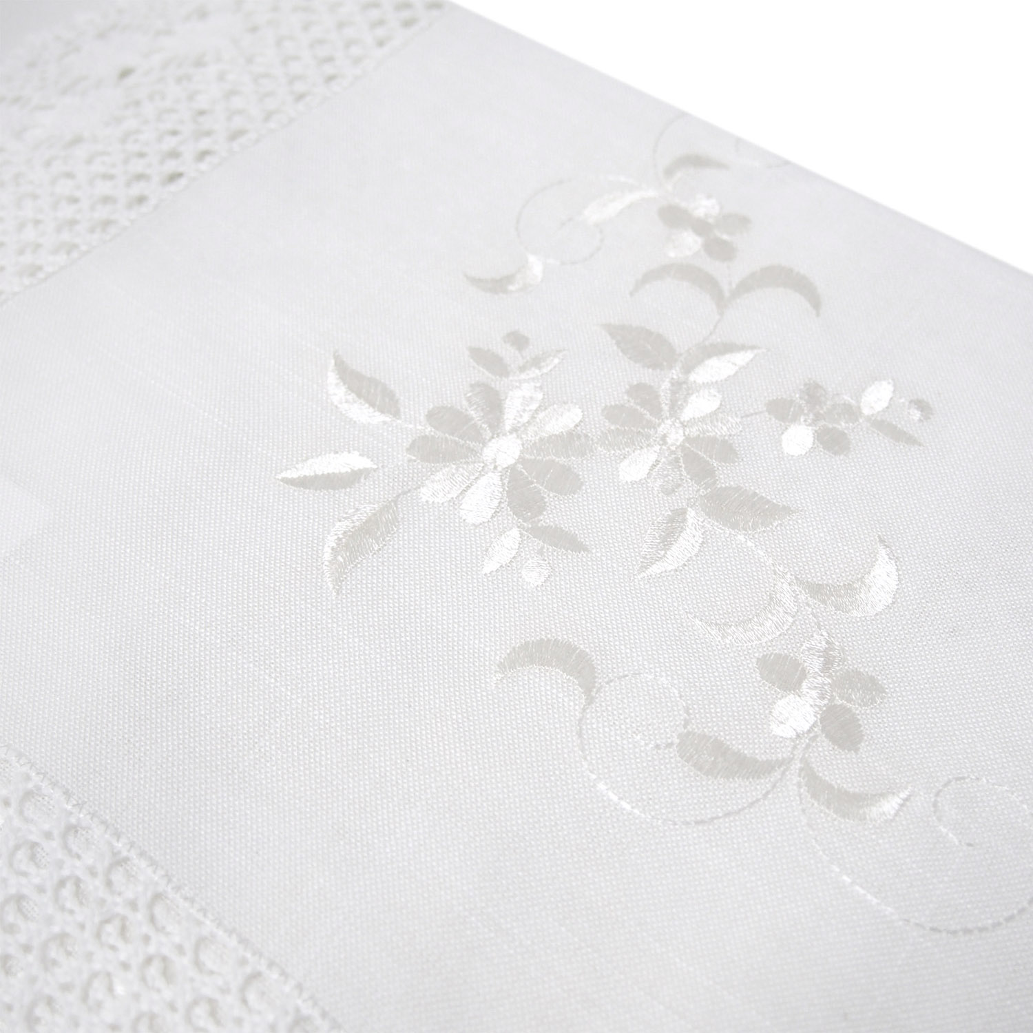 Скатерть 1806 150х150см белая