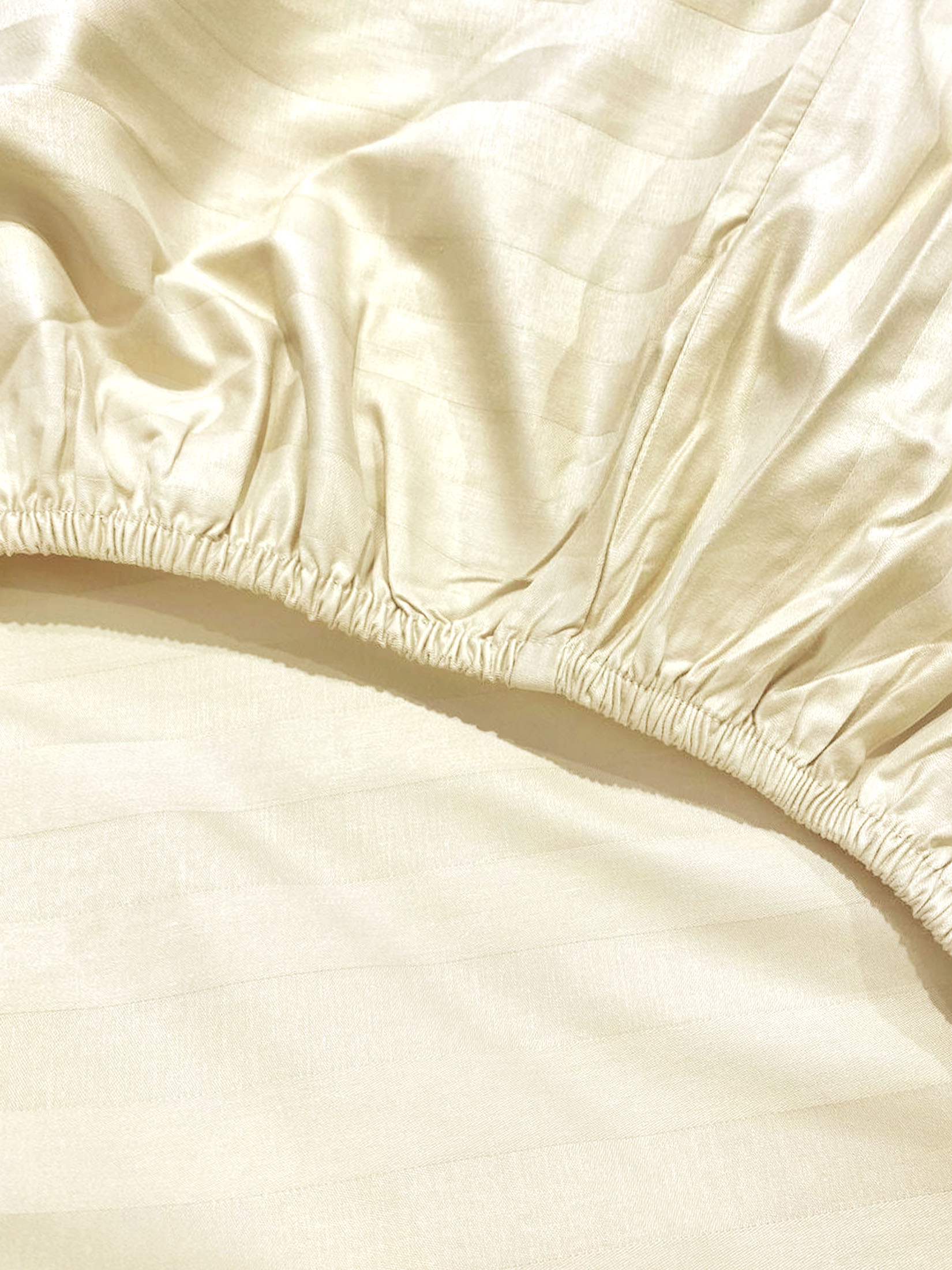 Простыня на резинке Сатин-Страйп шампань 11-0510