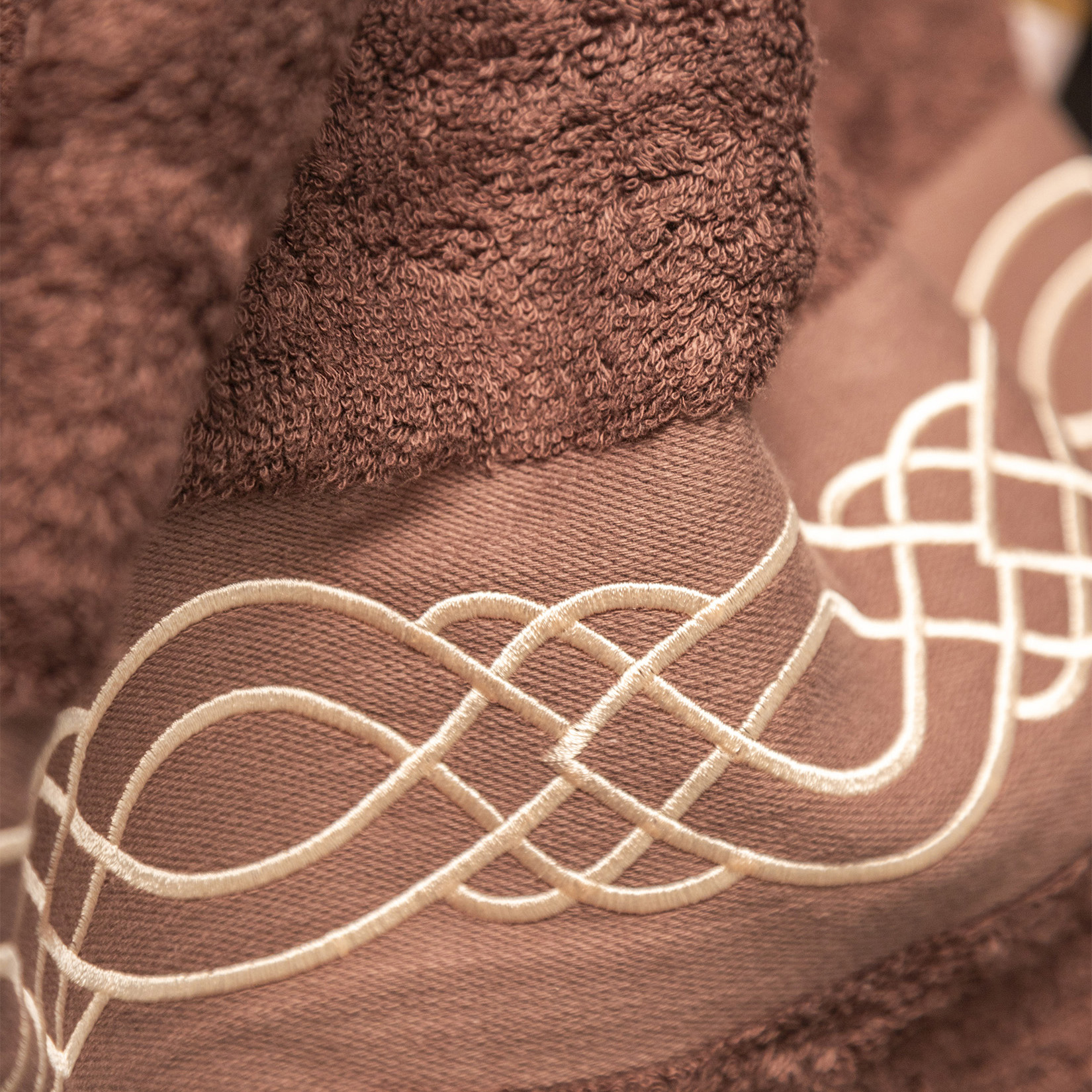 Полотенце ЛЮКСУРИ коричневое