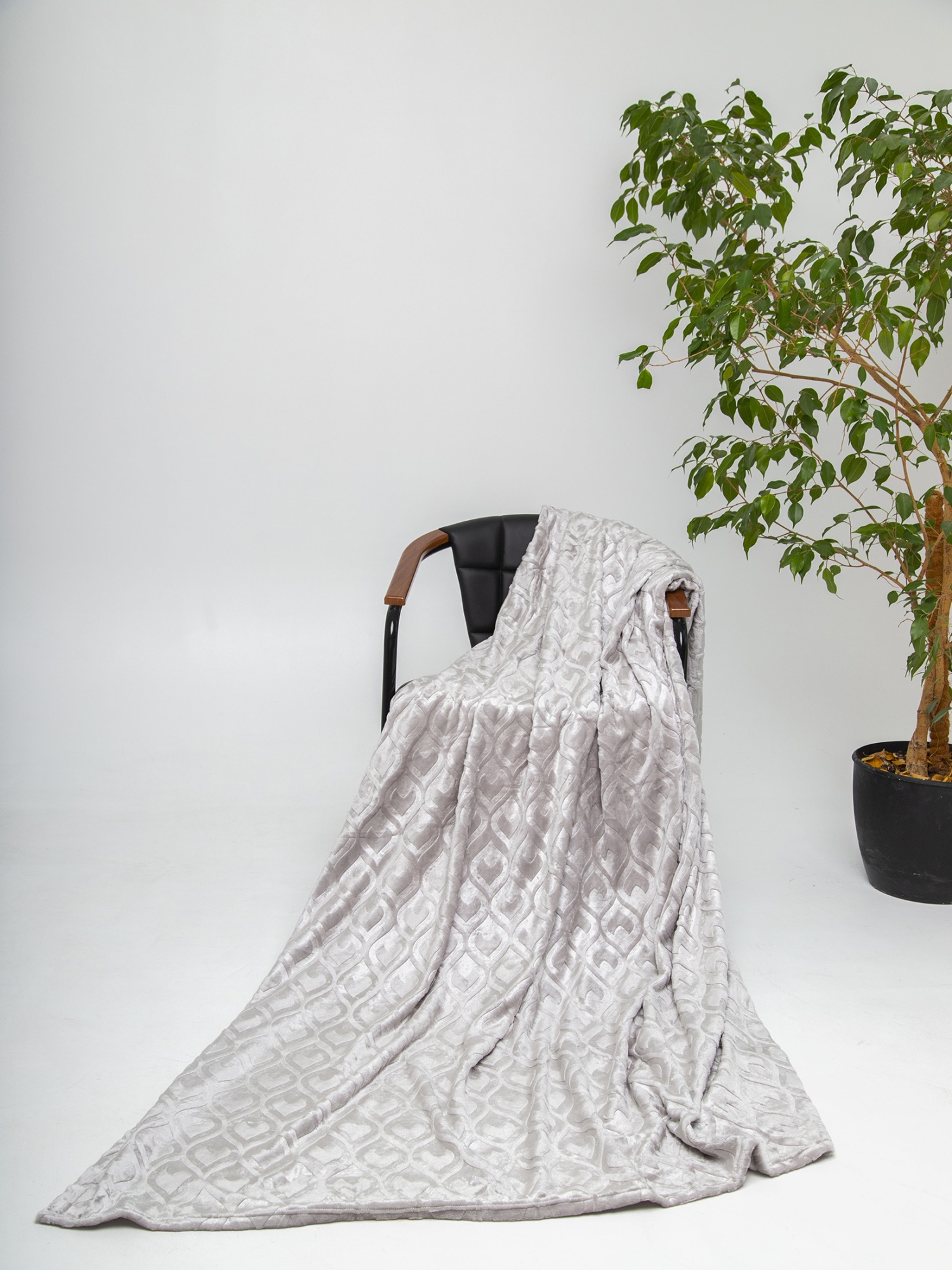 Плед ОЛИВИЯ однотонный с тиснением светло-серый павлин 14-08