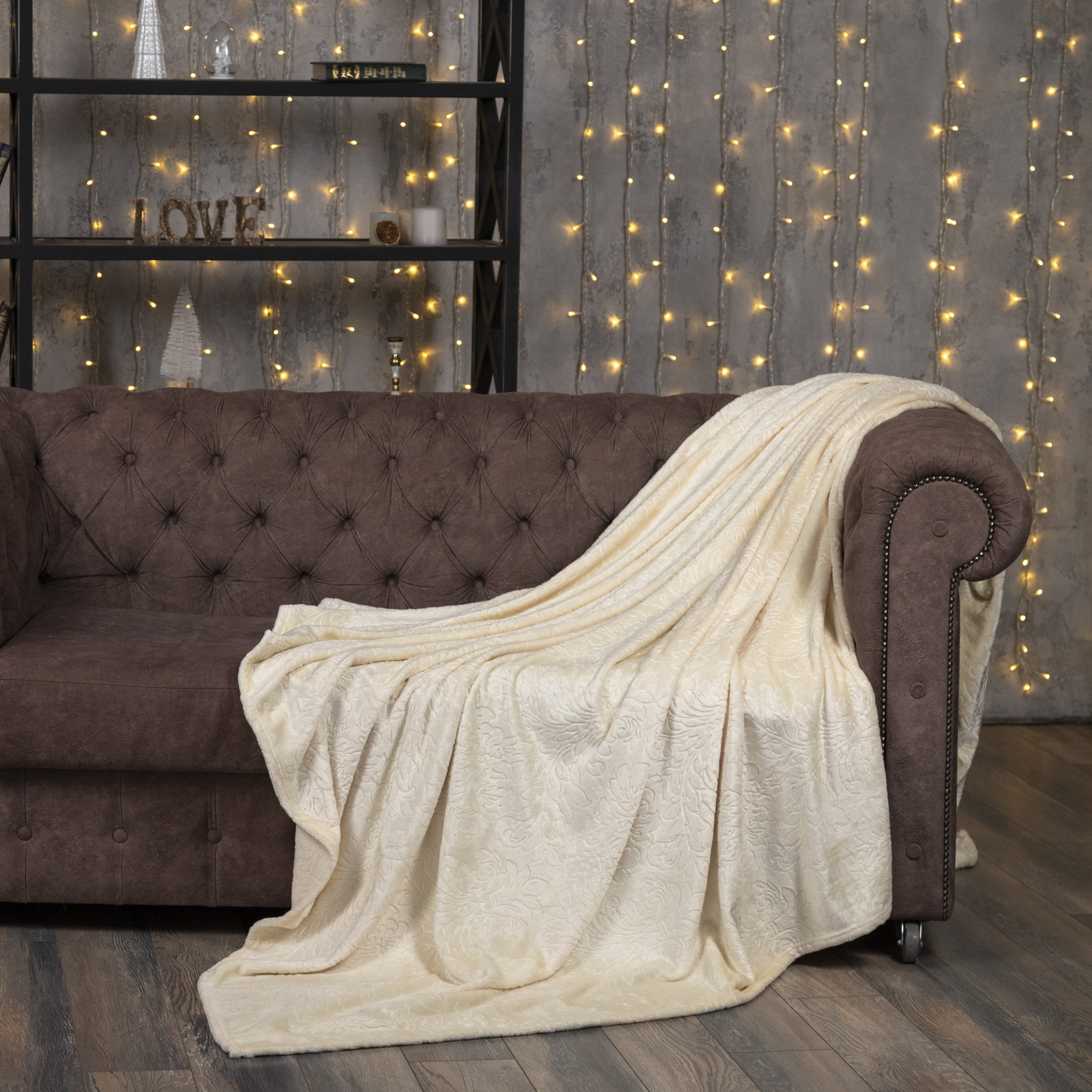 Плед ОЛИВИЯ однотонный с тиснением молочный вензель 12-06