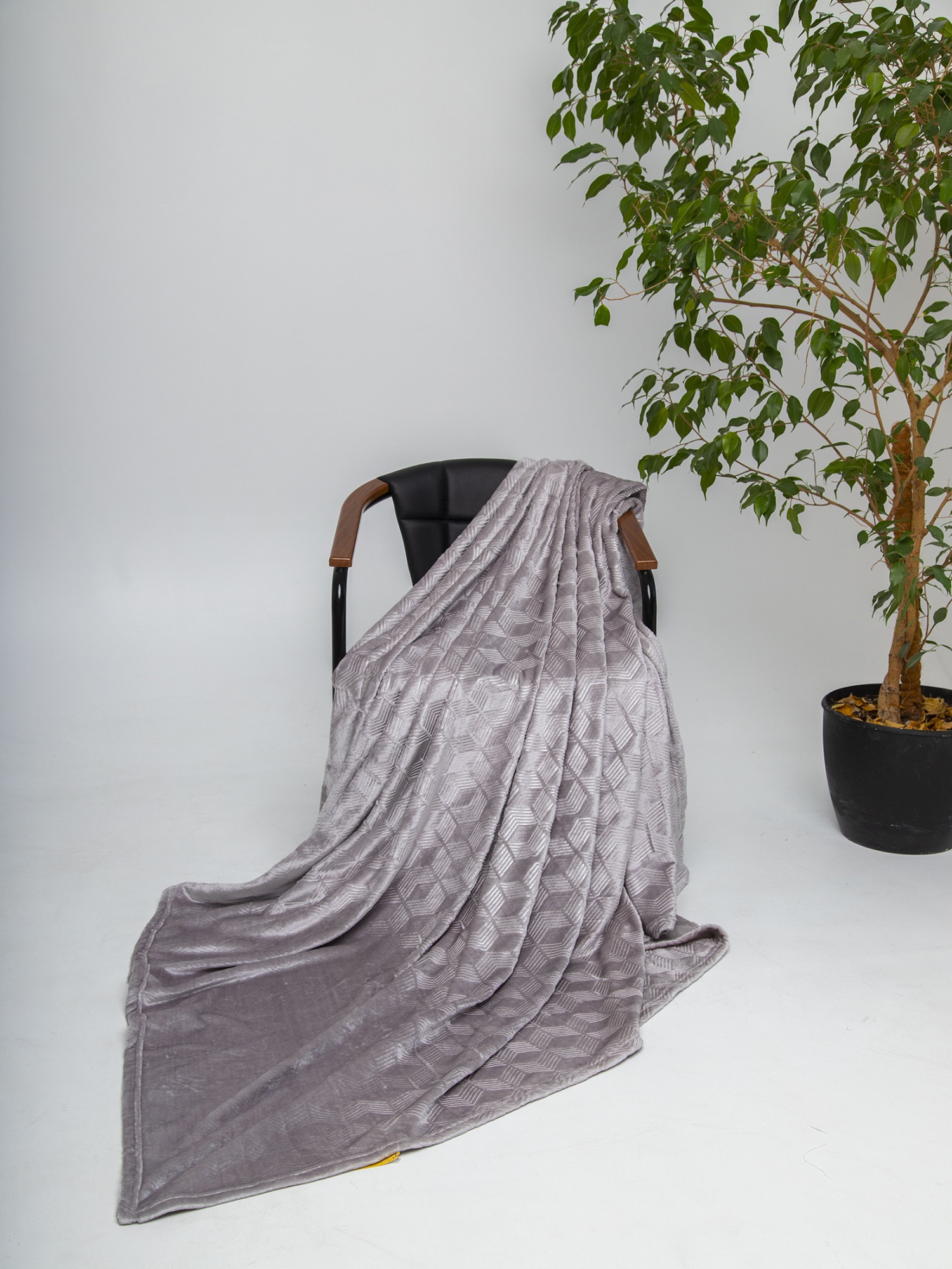 Плед ОЛИВИЯ однотонный с тиснением светло-серый зигзаг 16-08