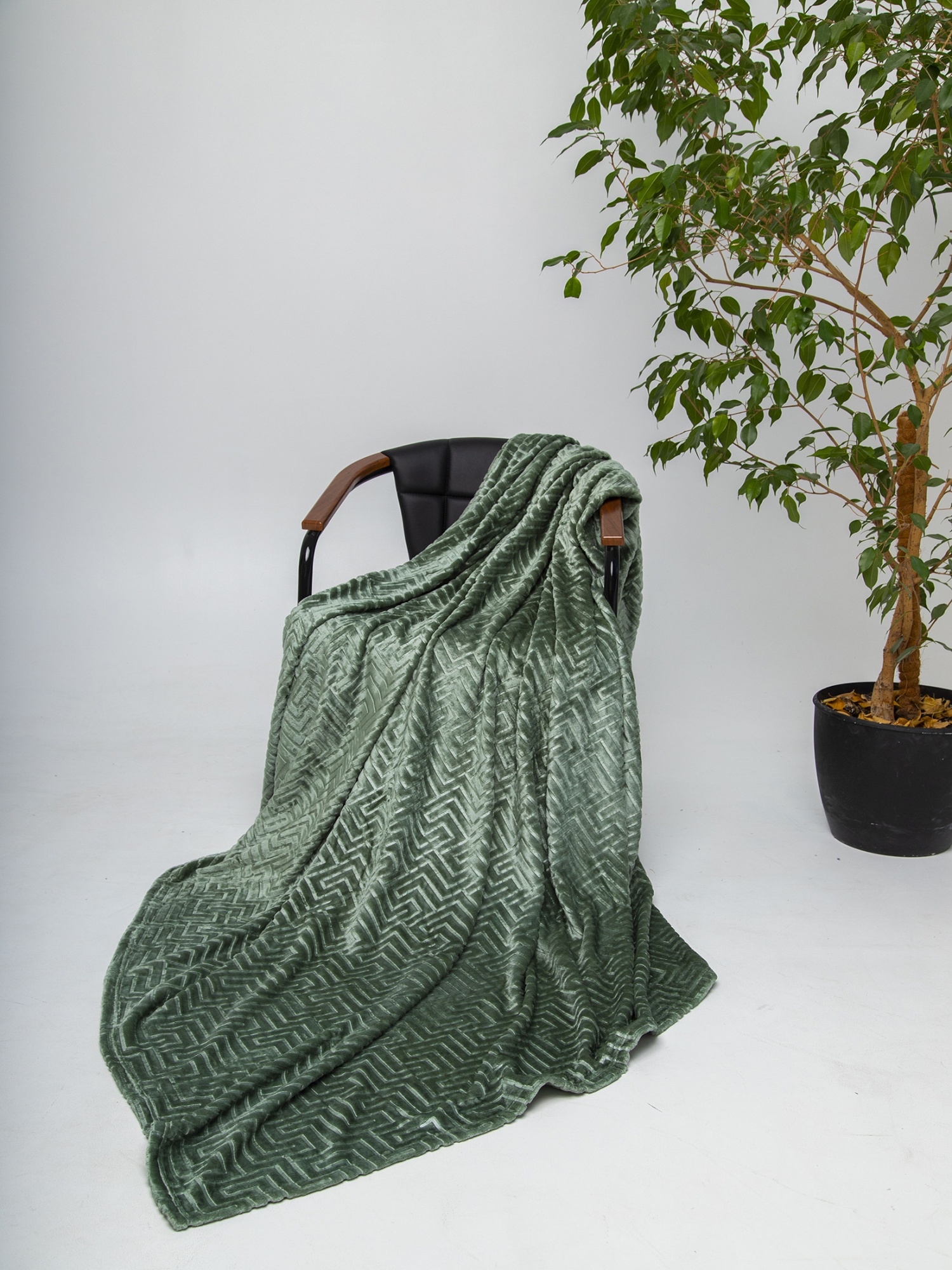 Плед ОЛИВИЯ однотонный с тиснением зеленый лабиринт 20-12