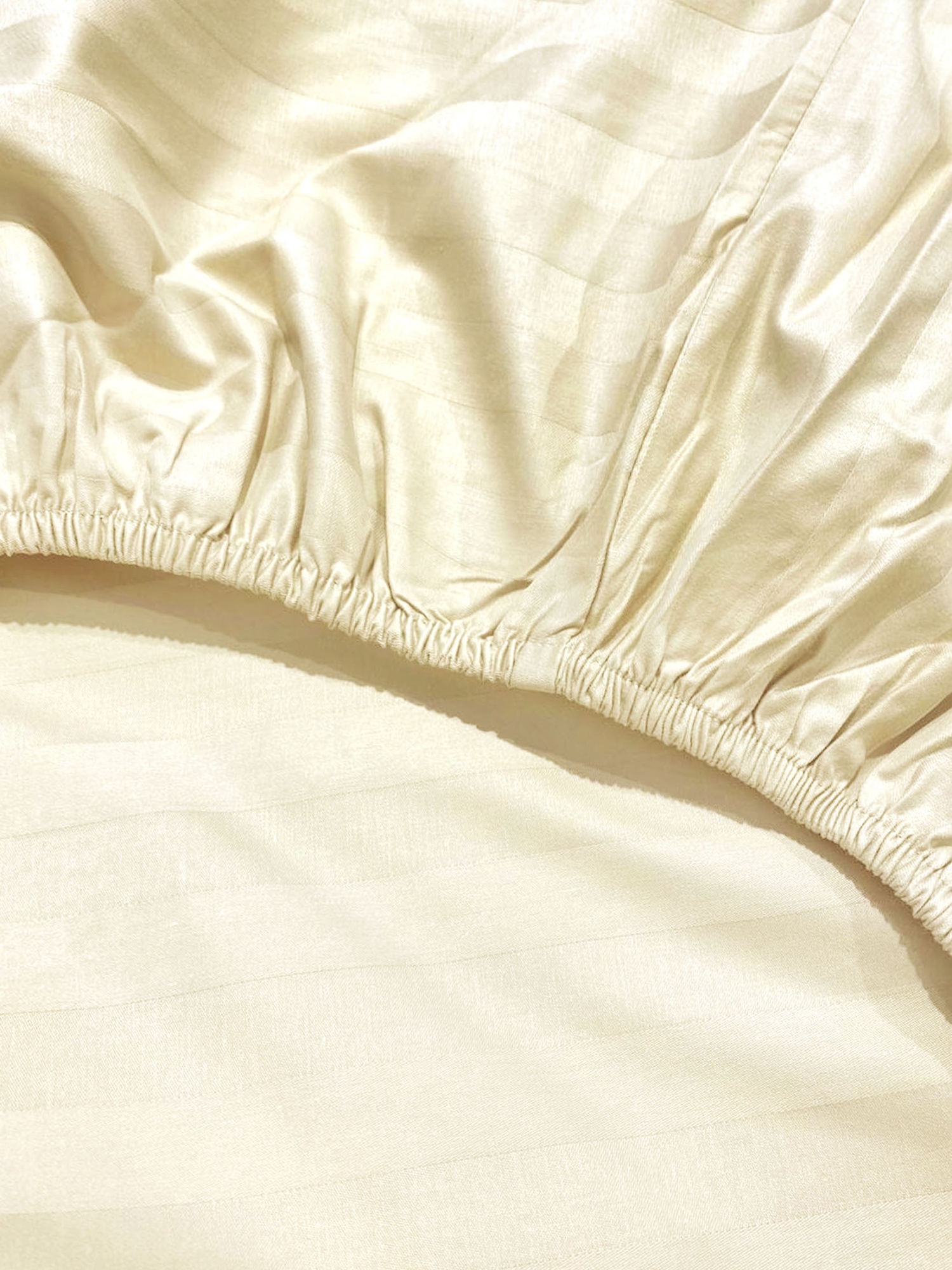 Простыня на резинке Сатин-Страйп шампань 11-0510